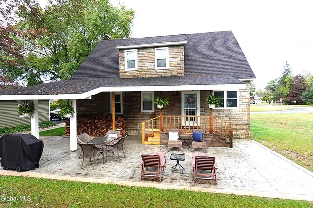 75 N Crystal Street, Schaghticoke, NY 12118