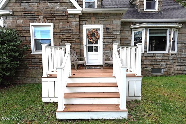 75 N Crystal Street, Schaghticoke, NY 12118
