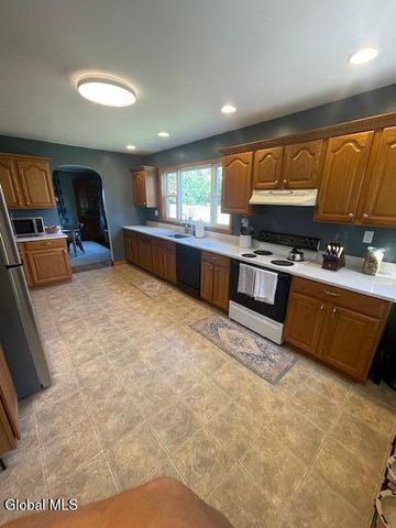 75 N Crystal Street, Schaghticoke, NY 12118