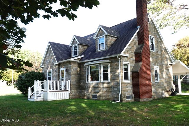 75 N Crystal Street, Schaghticoke, NY 12118