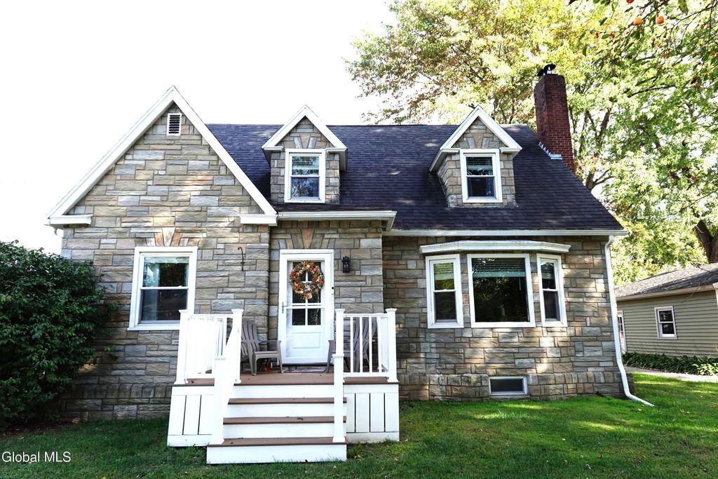 75 N Crystal Street, Schaghticoke, NY 12118