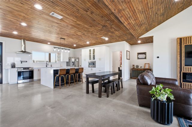 468 County Road 4196, Decatur, TX 76234