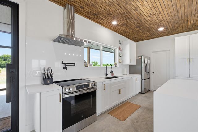 468 County Road 4196, Decatur, TX 76234