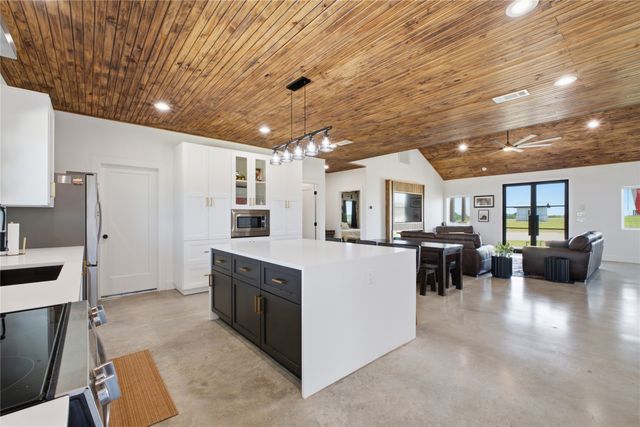 468 County Road 4196, Decatur, TX 76234