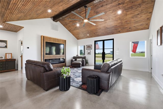468 County Road 4196, Decatur, TX 76234