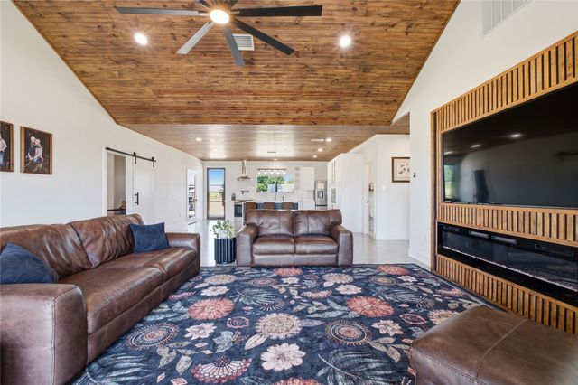 468 County Road 4196, Decatur, TX 76234