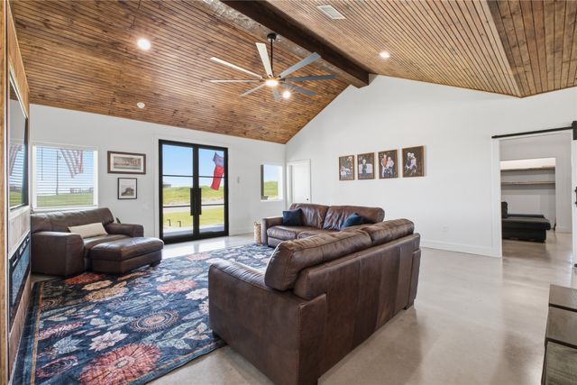468 County Road 4196, Decatur, TX 76234