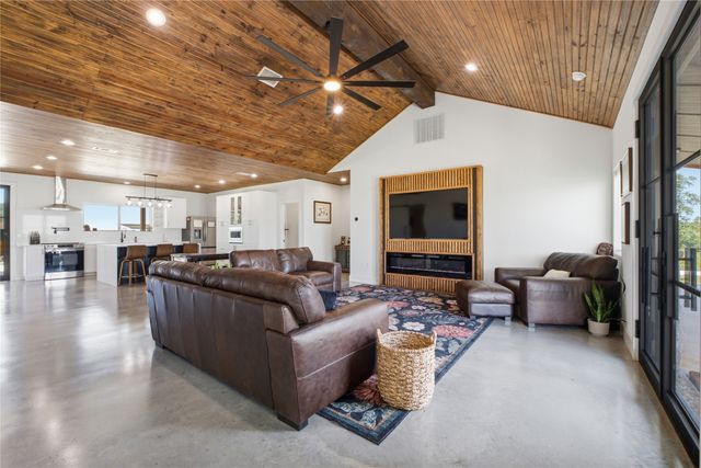 468 County Road 4196, Decatur, TX 76234