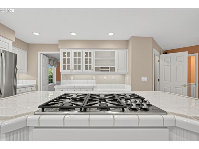 17317 BROOKHURST Dr, Lake Oswego, OR 97034