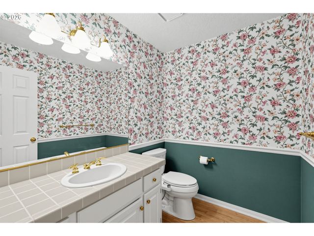 17317 BROOKHURST Dr, Lake Oswego, OR 97034