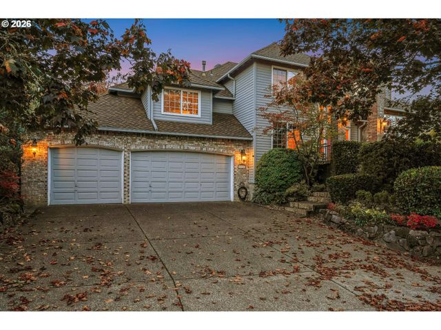 17317 BROOKHURST Dr, Lake Oswego, OR 97034