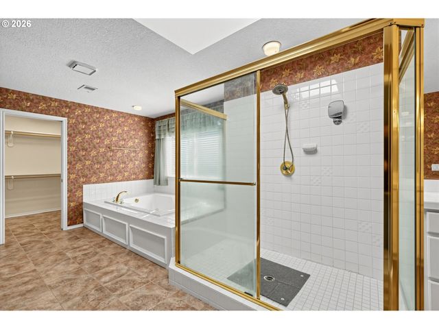 17317 BROOKHURST Dr, Lake Oswego, OR 97034