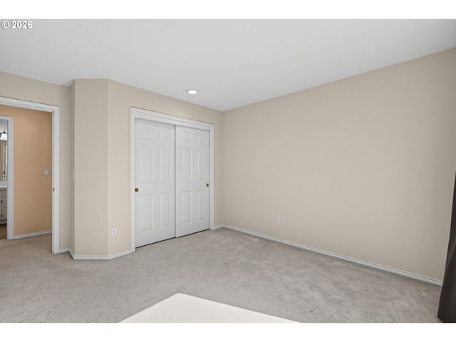 17317 BROOKHURST Dr, Lake Oswego, OR 97034
