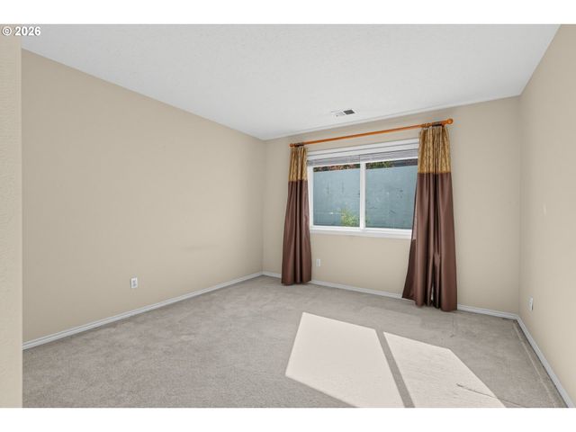17317 BROOKHURST Dr, Lake Oswego, OR 97034