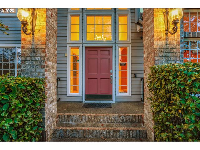 17317 BROOKHURST Dr, Lake Oswego, OR 97034