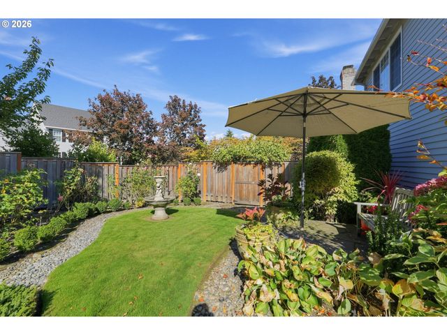 17317 BROOKHURST Dr, Lake Oswego, OR 97034