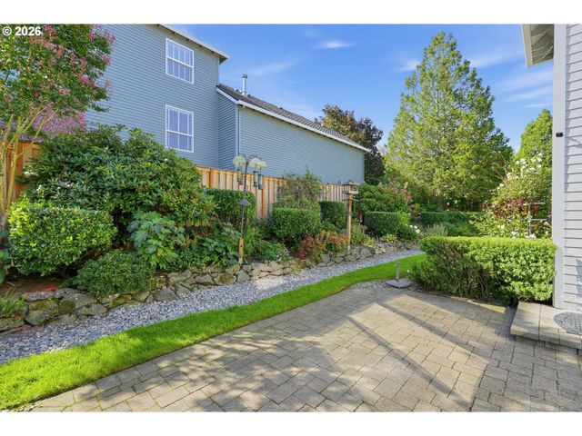 17317 BROOKHURST Dr, Lake Oswego, OR 97034