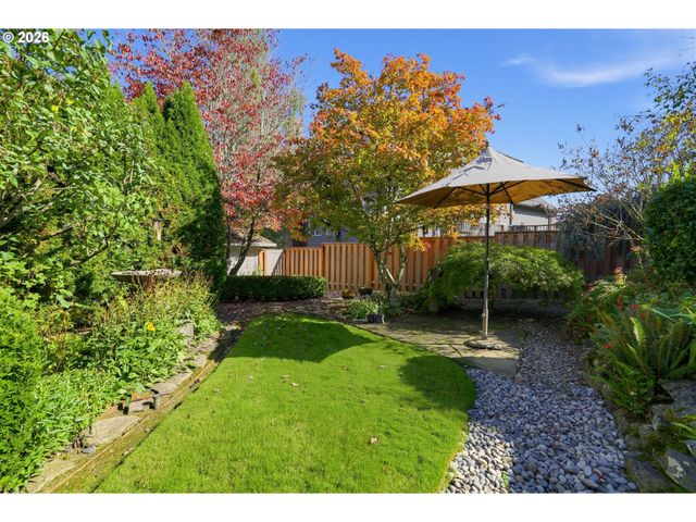 17317 BROOKHURST Dr, Lake Oswego, OR 97034
