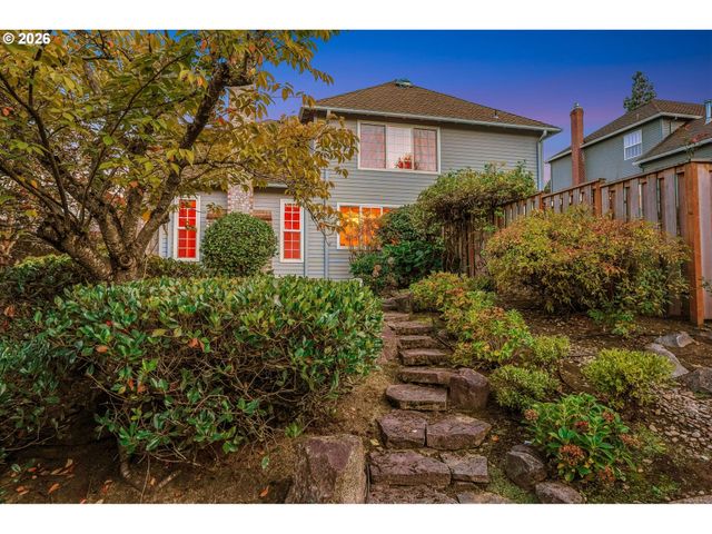 17317 BROOKHURST Dr, Lake Oswego, OR 97034