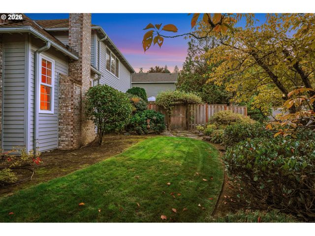 17317 BROOKHURST Dr, Lake Oswego, OR 97034
