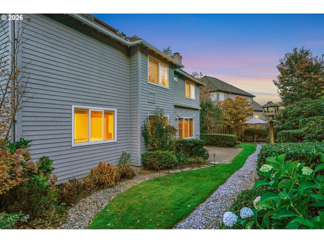 17317 BROOKHURST Dr, Lake Oswego, OR 97034