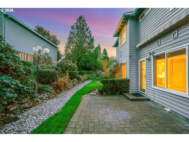 17317 BROOKHURST Dr, Lake Oswego, OR 97034