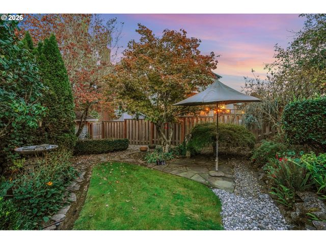 17317 BROOKHURST Dr, Lake Oswego, OR 97034