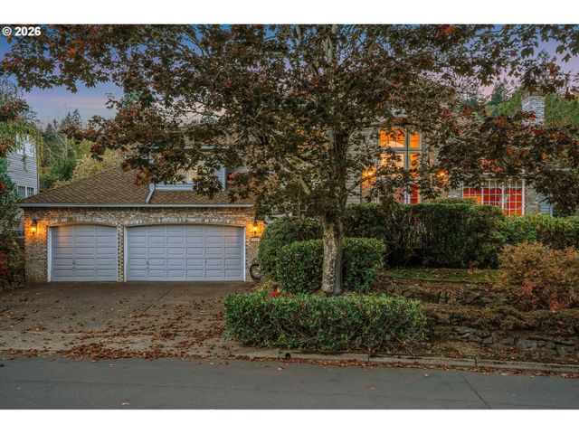 17317 BROOKHURST Dr, Lake Oswego, OR 97034