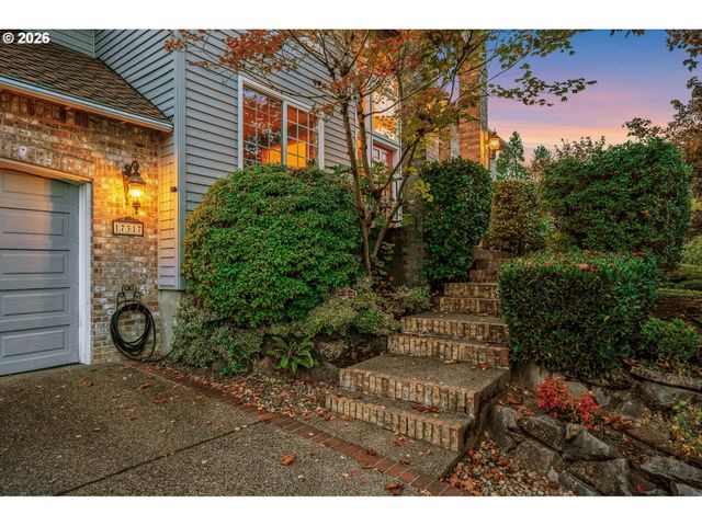 17317 BROOKHURST Dr, Lake Oswego, OR 97034