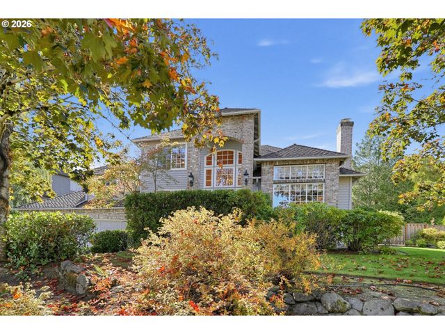 17317 BROOKHURST Dr, Lake Oswego, OR 97034