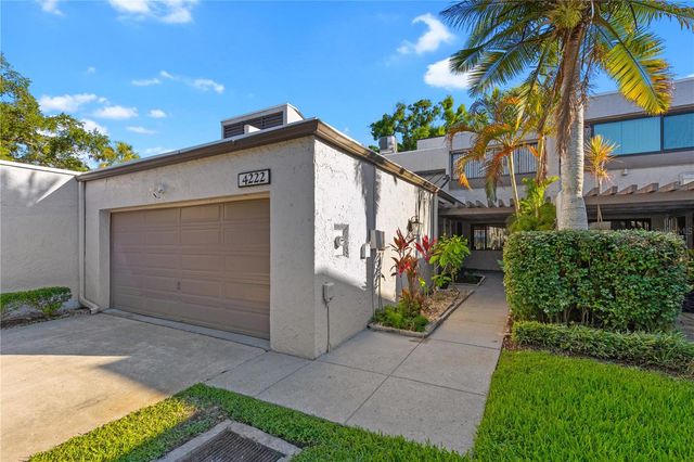 4222 FAIRWAY CIRCLE 4222, Tampa, FL 33618