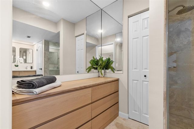 4222 FAIRWAY CIRCLE 4222, Tampa, FL 33618