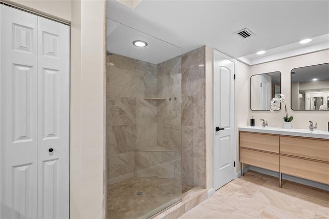 4222 FAIRWAY CIRCLE 4222, Tampa, FL 33618