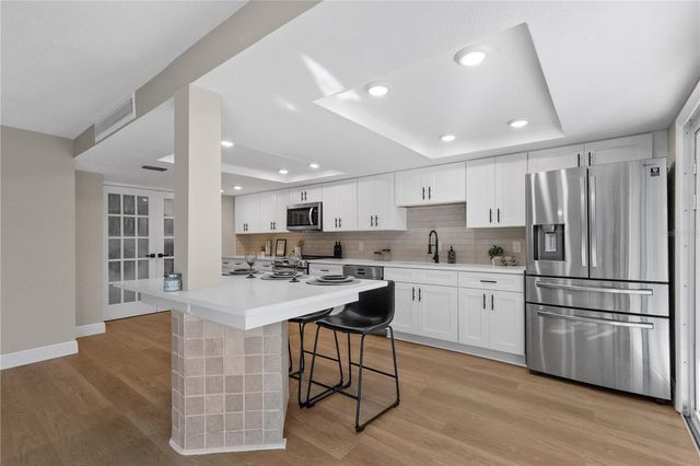 4222 FAIRWAY CIRCLE 4222, Tampa, FL 33618