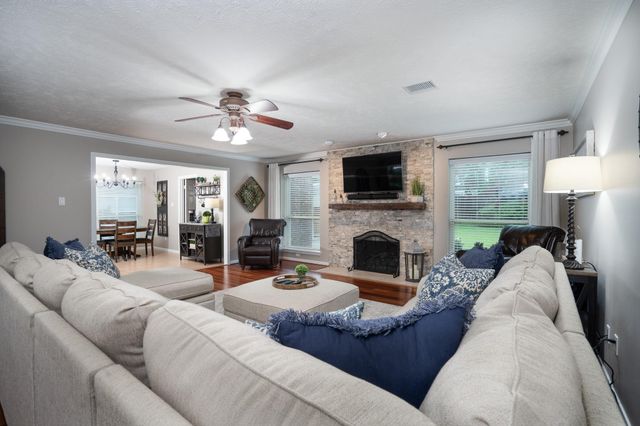 7202 Starbridge Drive, Houston, TX 77095