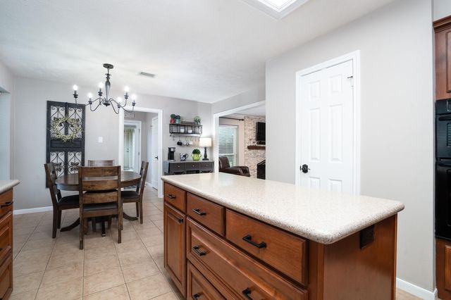 7202 Starbridge Drive, Houston, TX 77095