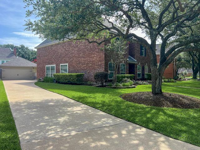 7202 Starbridge Drive, Houston, TX 77095