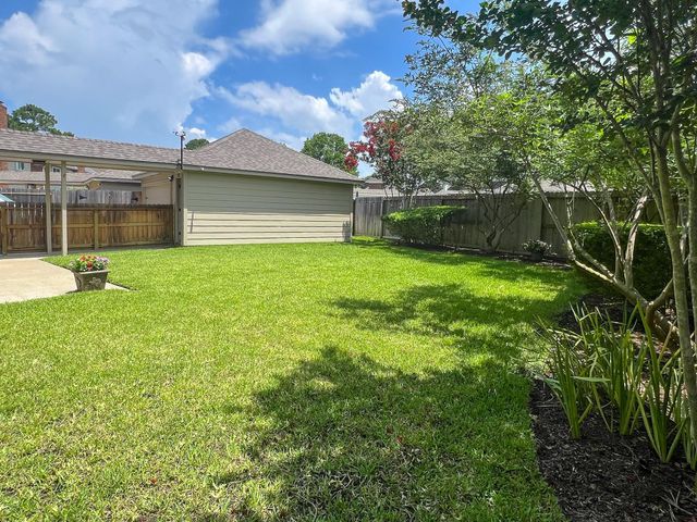 7202 Starbridge Drive, Houston, TX 77095