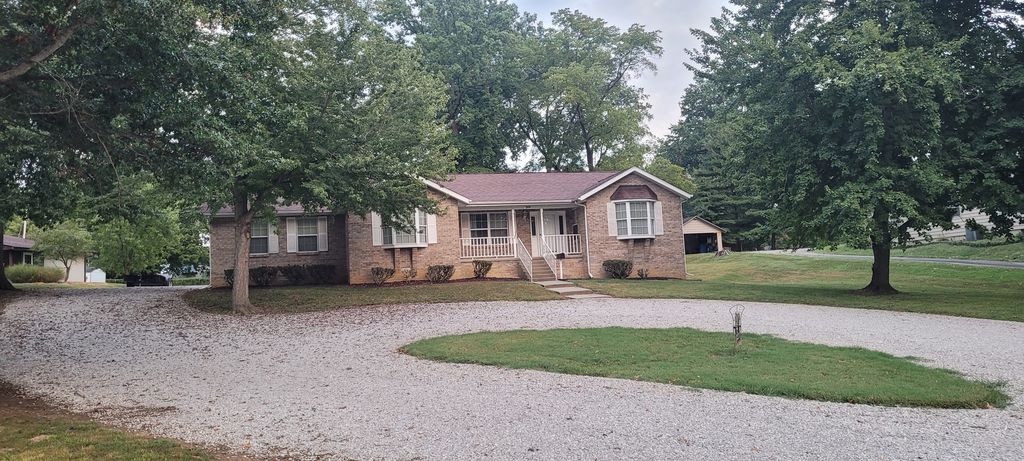 Image 1 of property listing at 1314 Wilshire Drive, Mt Vernon, IL 62864