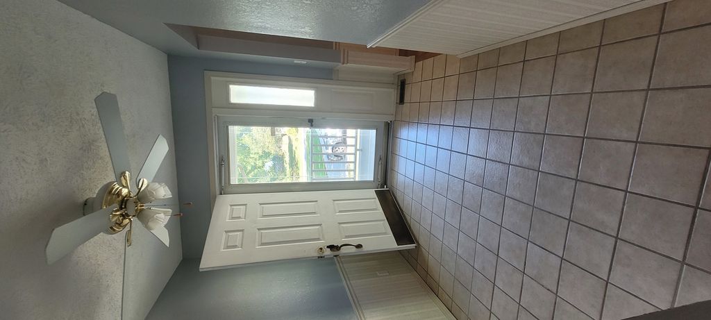 Image 2 of property listing at 1314 Wilshire Drive, Mt Vernon, IL 62864