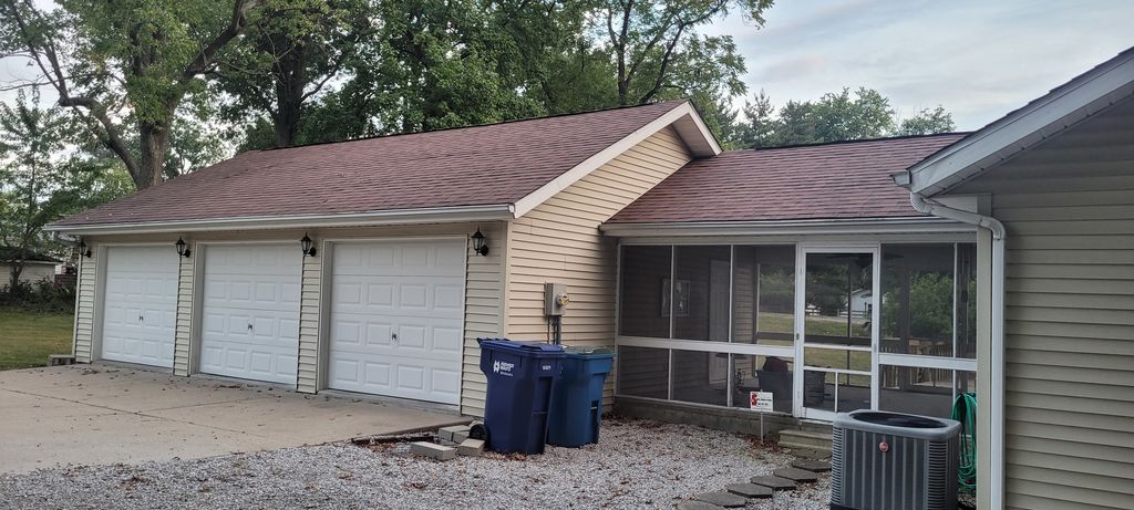 Image 13 of property listing at 1314 Wilshire Drive, Mt Vernon, IL 62864