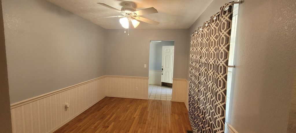 Image 3 of property listing at 1314 Wilshire Drive, Mt Vernon, IL 62864