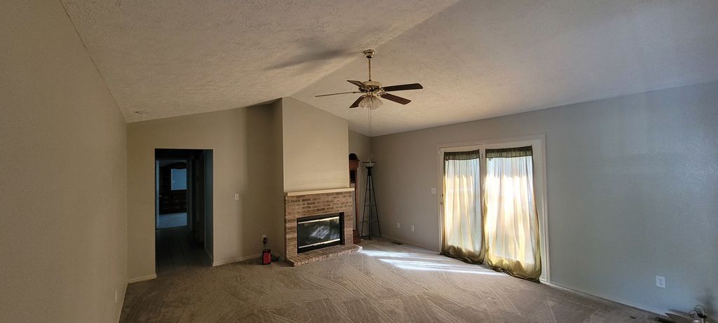 Image 6 of property listing at 1314 Wilshire Drive, Mt Vernon, IL 62864