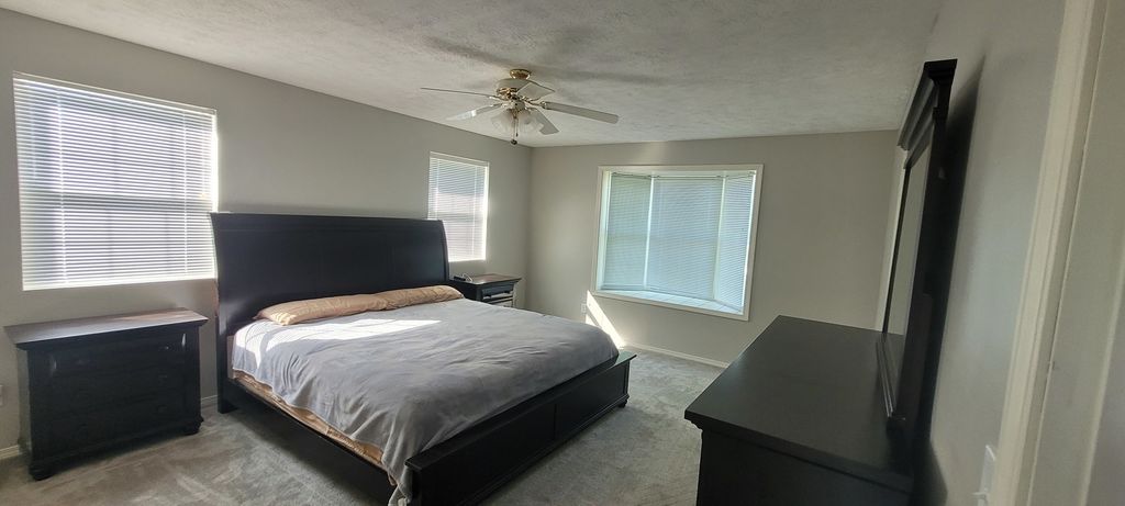 Image 7 of property listing at 1314 Wilshire Drive, Mt Vernon, IL 62864