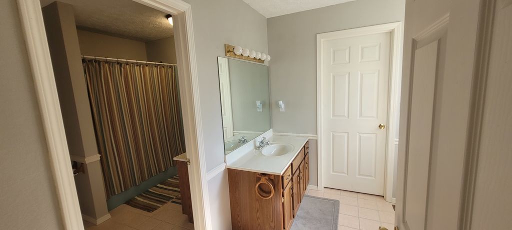 Image 8 of property listing at 1314 Wilshire Drive, Mt Vernon, IL 62864