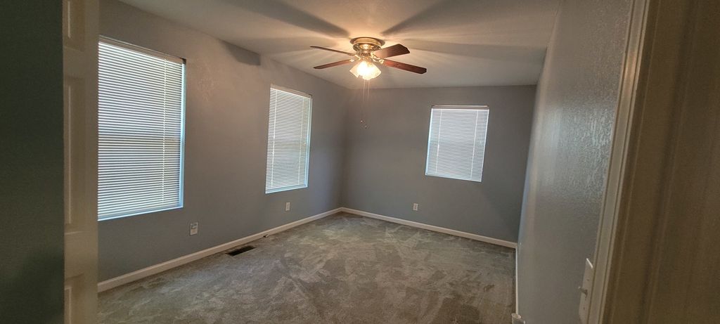 Image 10 of property listing at 1314 Wilshire Drive, Mt Vernon, IL 62864