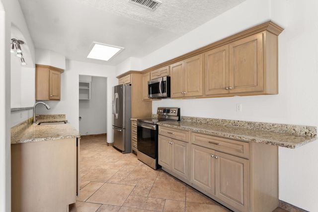 5543 Furman Avenue NW, Albuquerque, NM 87114