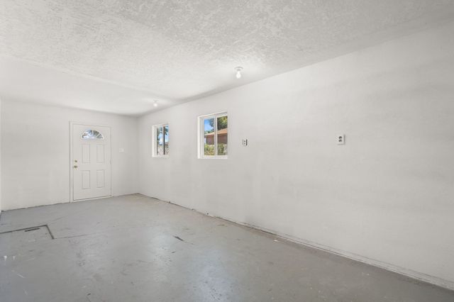 5543 Furman Avenue NW, Albuquerque, NM 87114