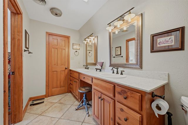 1225 Kiowa Drive W, Lake Kiowa, TX 76240