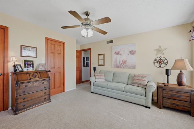 1225 Kiowa Drive W, Lake Kiowa, TX 76240